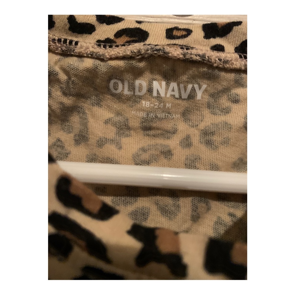 Old navy cheetah print shirt for toddler girl size 18-24 months! - Picture 2 of 2